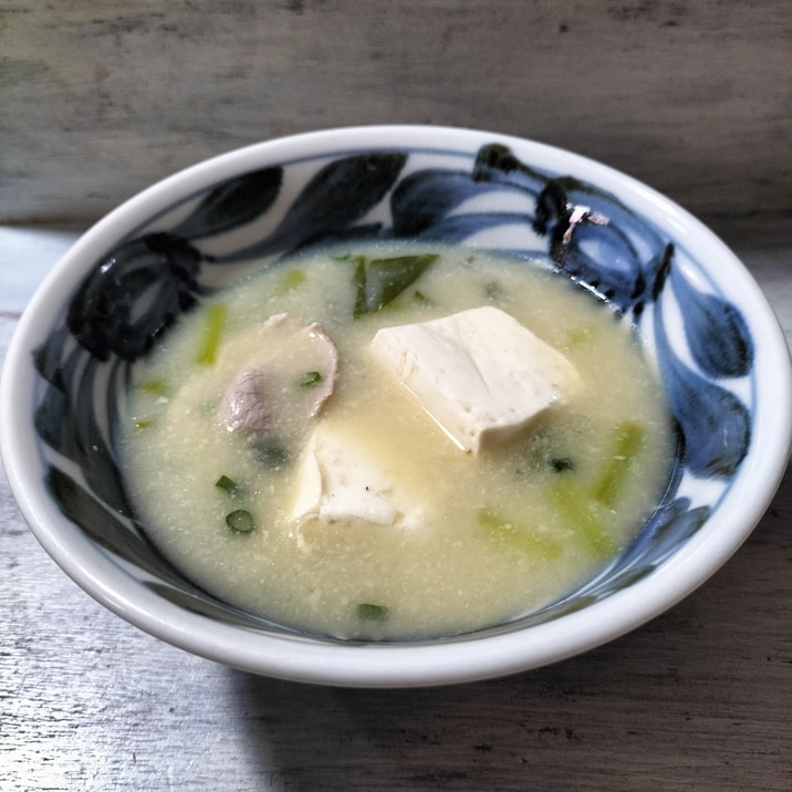 豚ロースと木綿豆腐の粕汁